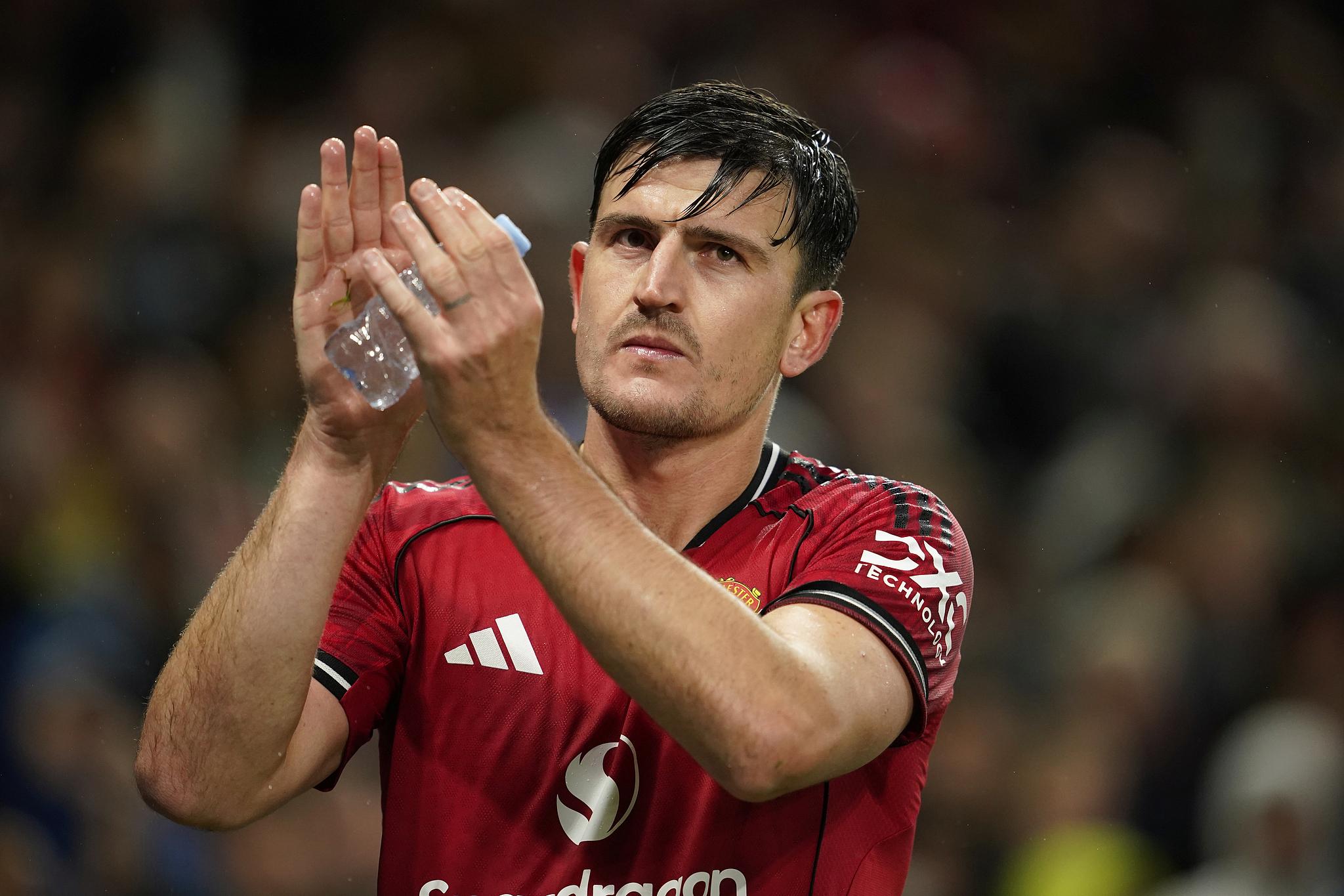 体育资讯-视频揭示阿森纳失利后哈里·马奎尔与加布里埃尔·马加良斯冲突的起因